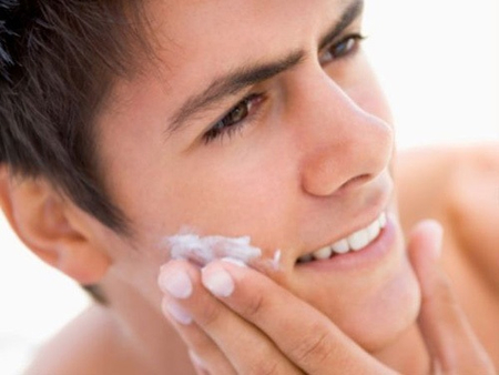 Tẩy tế bào chết bằng kem đánh răng Tẩy tế bào chết bằng kem đánh răng